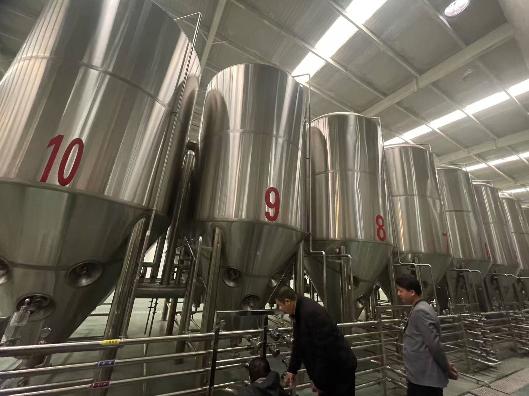 渝中精酿啤酒设备厂—平面布置、设备设计、制造、调试、培训等一条龙服务